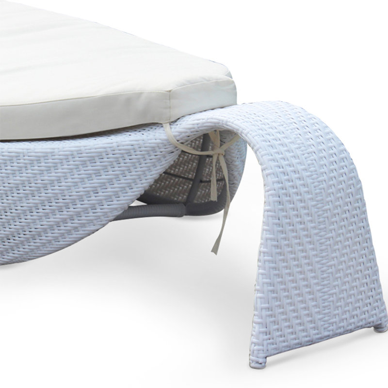 Chaise longue d'extérieur en rotin
