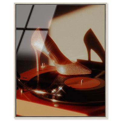 Décoration murale encadrée disco chaussure I, impression acrylique encadrée par Notoriart