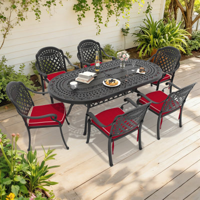 Table de salle à manger d'extérieur ovale en aluminium moulé de 81,89 po L avec trou pour parasol et 6 chaises empilables avec coussins rouges (ensemble de 7 pièces)