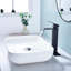 Robinet de lavabo de salle de bain à poignée simple avec bec cascade-115745021