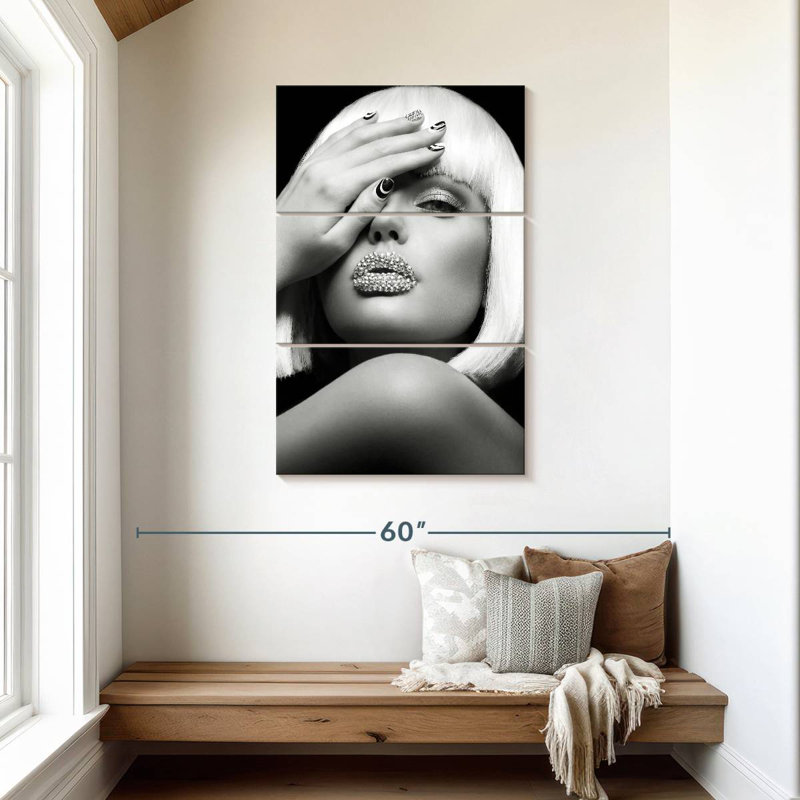 Senne Diamond Lips, 45" H x 28" W