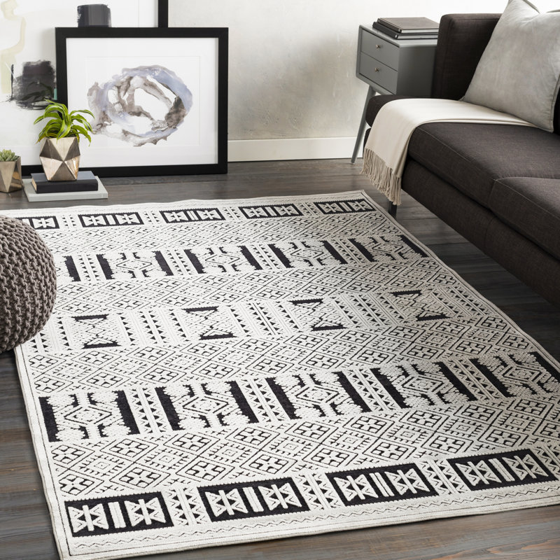 Tapis noir / ivoire d’inspiration mondiale Kailee, Rectangle 5 pi 3 po x 7 pi 3 po