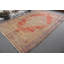 Tapis Oushak rétro de style oriental rouge, parfait pour décorer un salon ou un salon