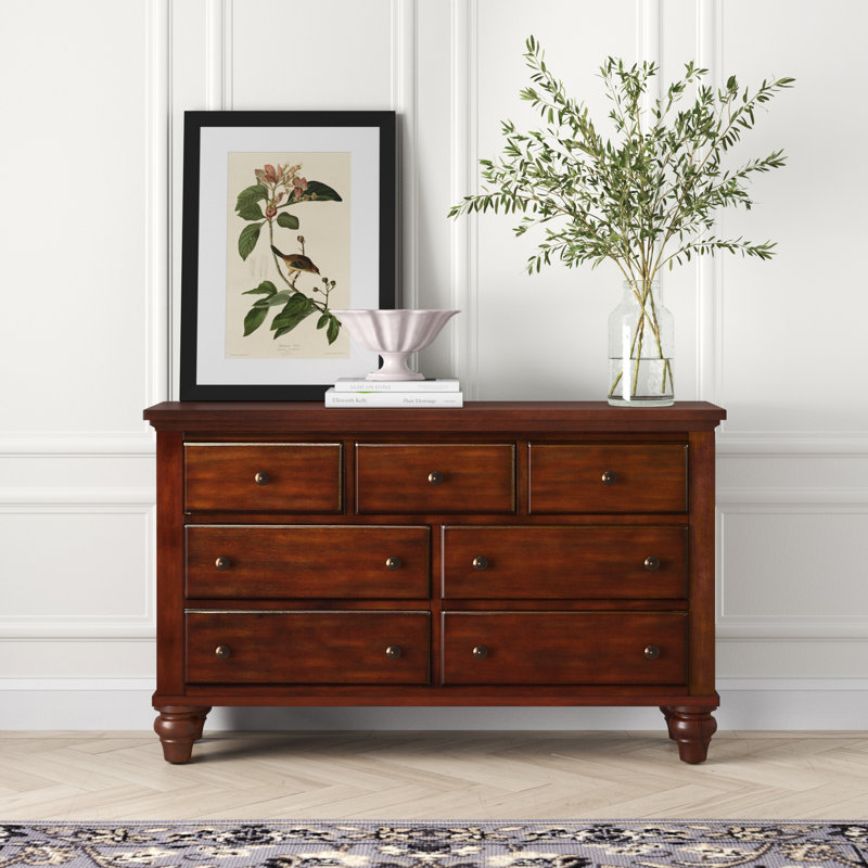Commode en bois massif à 7 tiroirs de l 61 po Bergerac