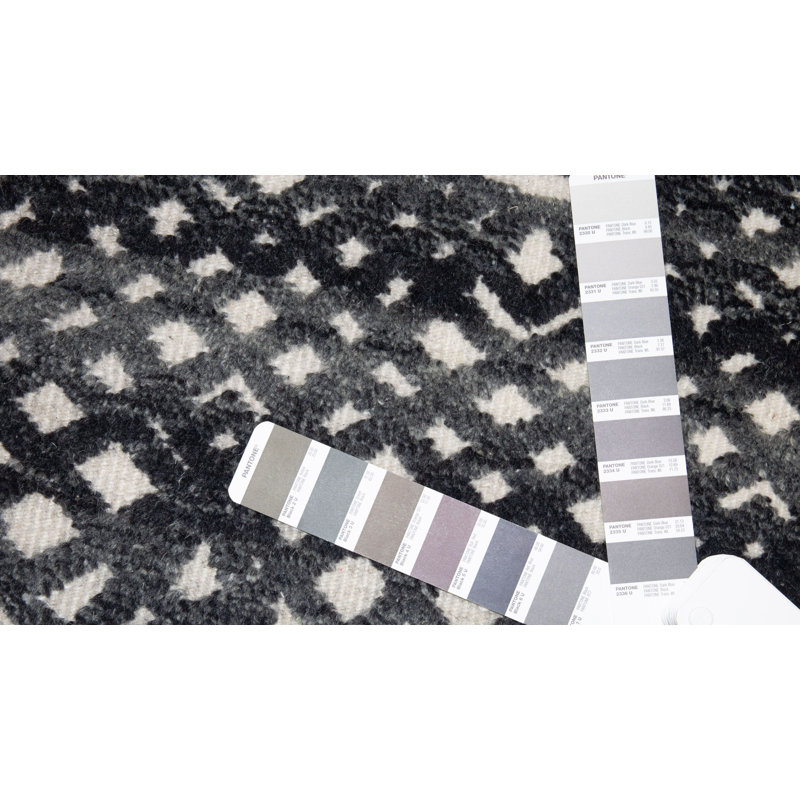 Handmade Cotton and Silk Geometric Area Rug