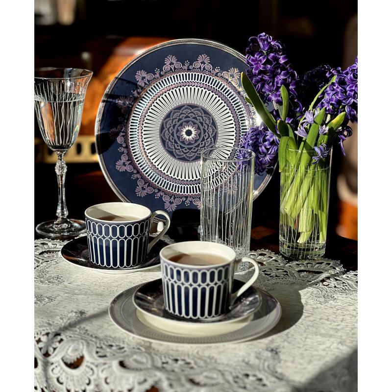 Ensemble de 4 assiettes en porcelaine cobalt victorienne Victoria Bella STP J-229569