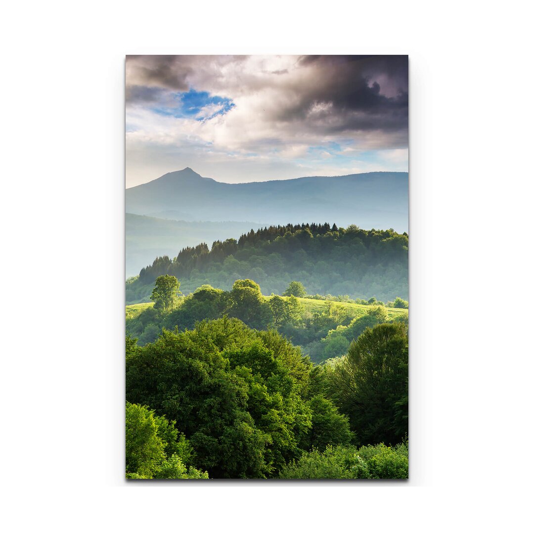 Leinwandbild Gebirgslandschaft am Morgen mit Gewitterwolken – Ukraine