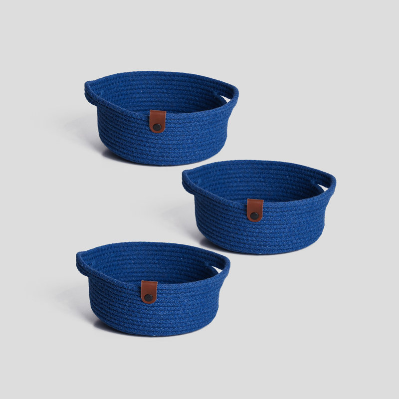 Ensemble de paniers en coton faits à la main (3 pièces) avec support, bleu | 100% corde de jute de coton, 7,9 x 7,9 x 3,1 pouces | Parfait pour organiser la maison, la lessive et la chambre de bébé | Solution de rangement élégante et durable