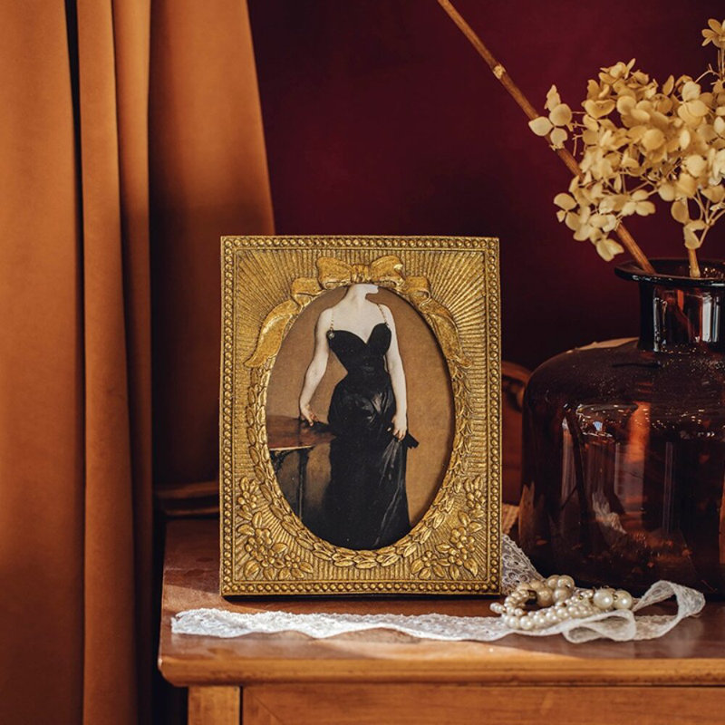 Yuriko Photo Frame