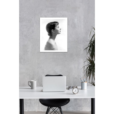 Audrey Hepburn, portrait de profil classique - photographie sans cadre