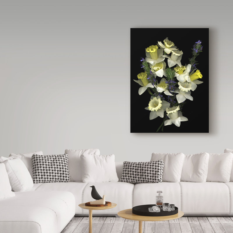 «Daffodils and Rosemary» par Dosta, impression sur toile tendue, H 47 po x l 35 po x P 2 po