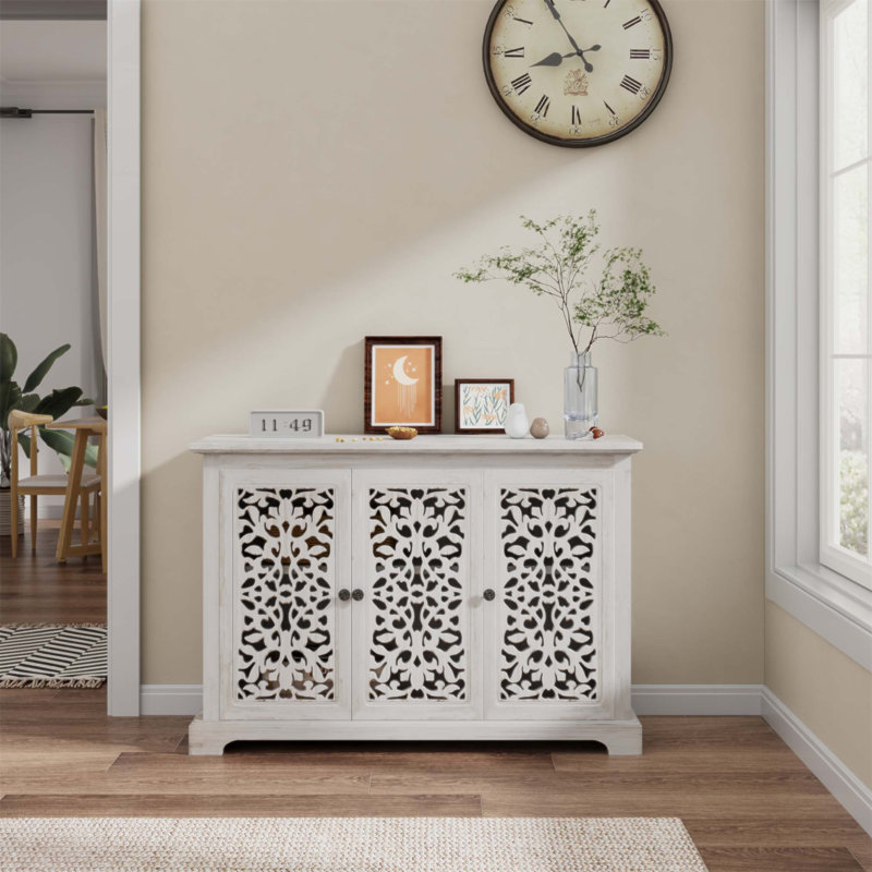 Buffet vintage avec 3 portes sculptées, idéal pour la cuisine, la salle à manger et le salon