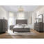 Grand lit à panneau gris en chêne gris, avec une construction robuste et une couleur subtile avec un design pour une chambre à coucher