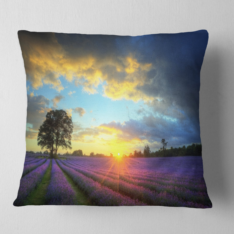 Coussin floral champêtre sur fond de lavande, 18 po x 18 po, Carré
