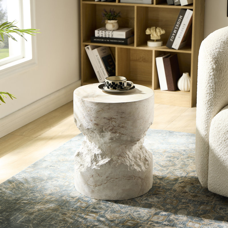 Table d'appoint sculpturale en forme de sablier avec texture érodée Artisan