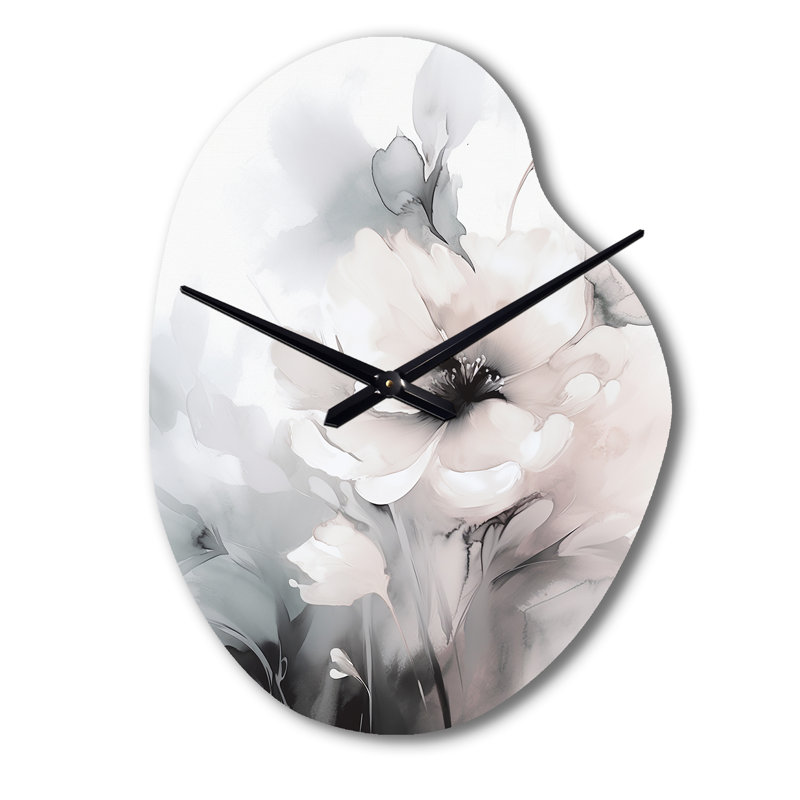 Douces fleurs gris clair I - Horloges murales asymétriques florales en métal, impression d'horloge murale de forme unique blanche