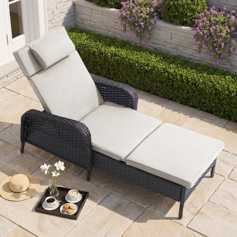 Chaise longue d'extérieur pour l'extérieur Mobilier de patio Fauteuil inclinable en osier en rotin noir, Beige, Brun