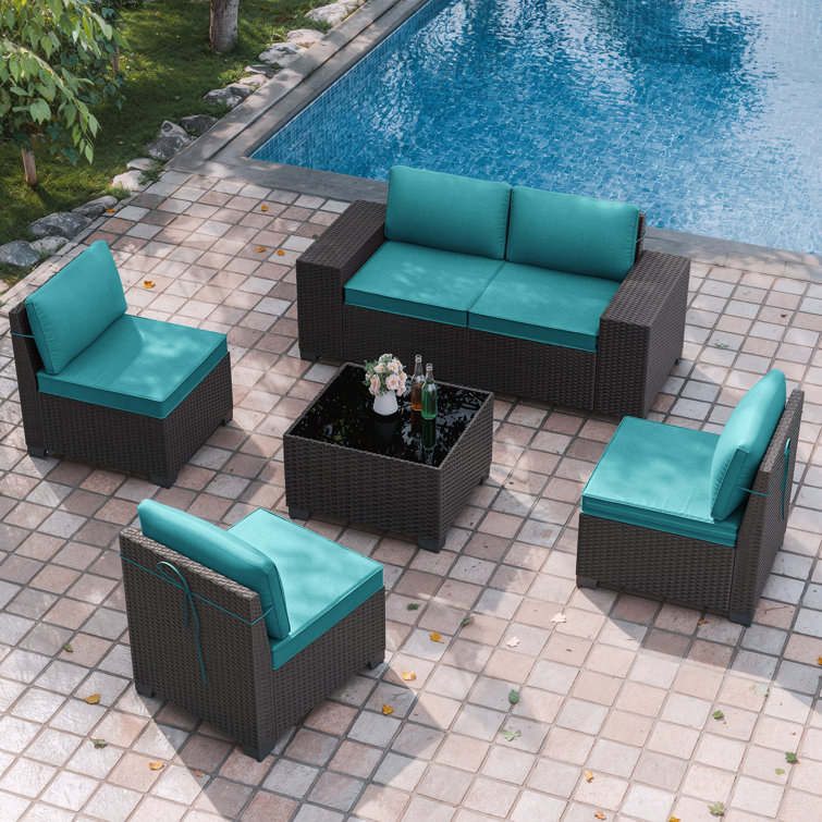 Ensemble de conversation 6 pièces en rotin HDPE toutes saisons avec coussins, accoudoirs extra larges et table basse avec plateau en verre