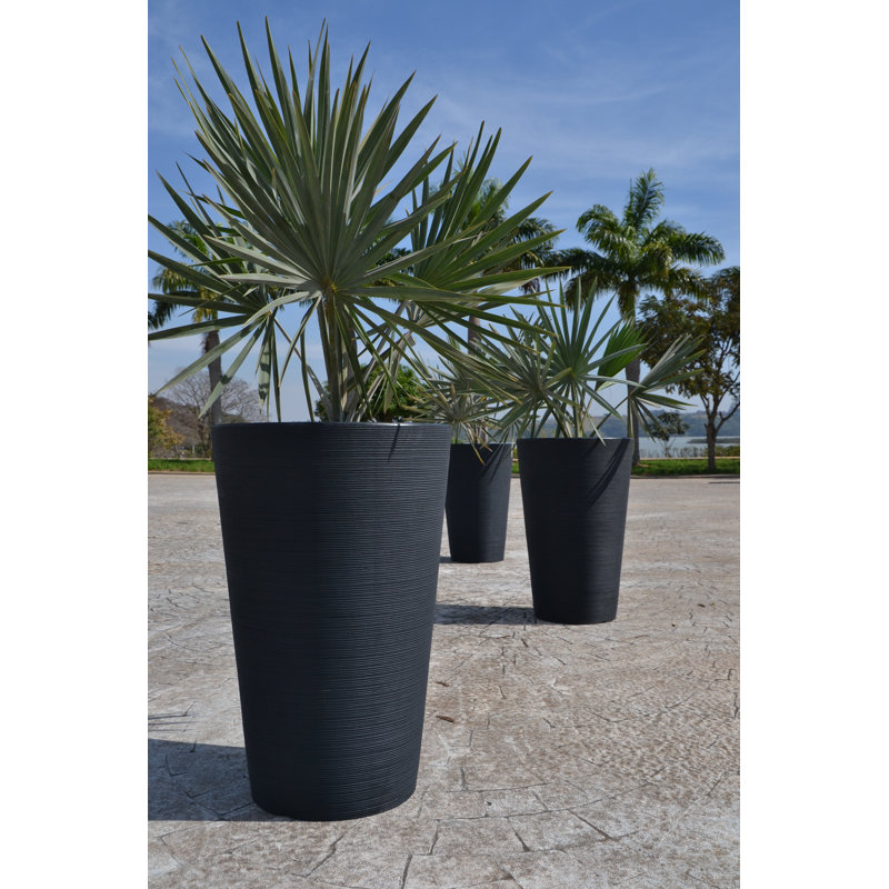 Pot à fleurs en plastique conique Jemima, H 29,1 po x l 19,7 po x P 19,7 po