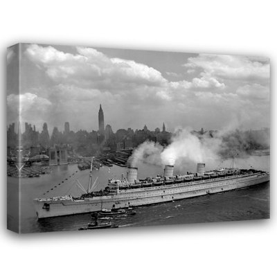 New York City RMS Queen Mary - 1945
