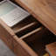 Table basse moderne et minimaliste en bois avec rangement-160776075