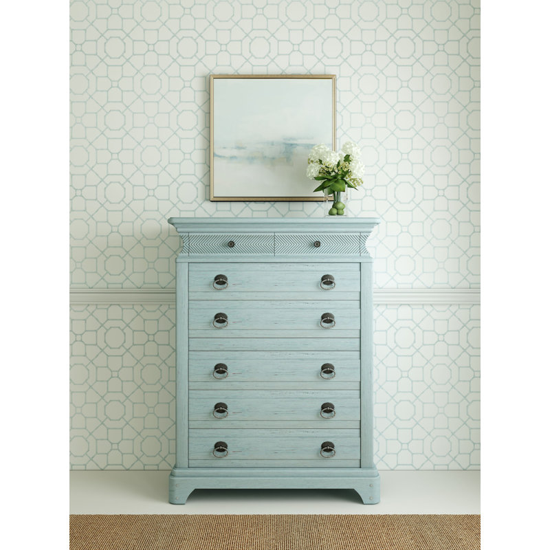 Summer Creek 8 - Drawer Dresser