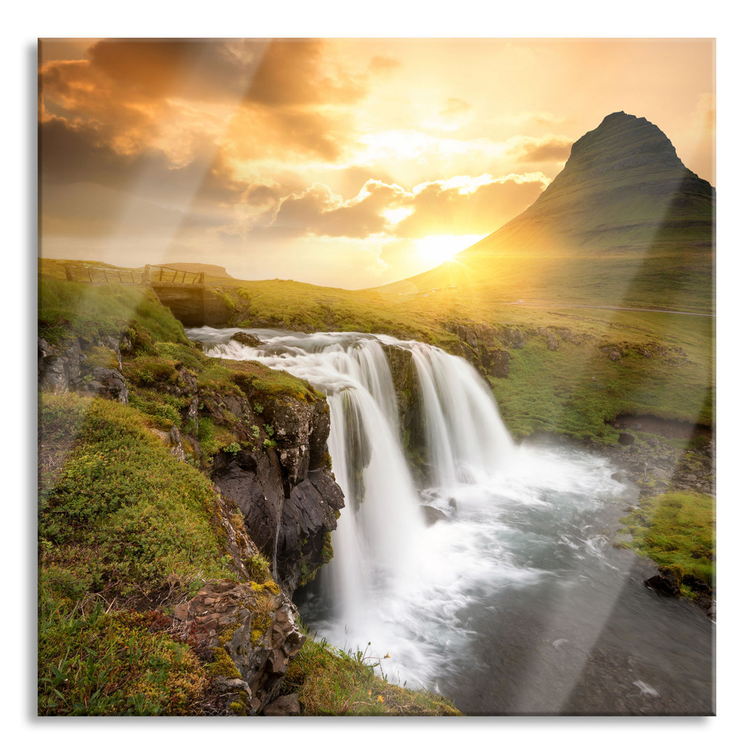 Glasbild Wasserfall bei Sonnenuntergang