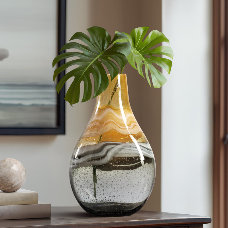 Vase de table en verre soufflé à la main Manzer, Ambre, 14.25" H x 5.25" W x 8.75" D