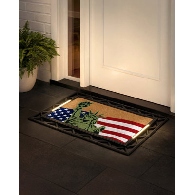 Tapis d'entrée Batesville avec lumières DEL activées par pression, antidérapant, toutes saisons, extérieur, 45,7 x 76,2 cm, insert en fibre de coco, sans fil, 3 piles AA, arrêt automatique, 96,5 x 67,3 cm