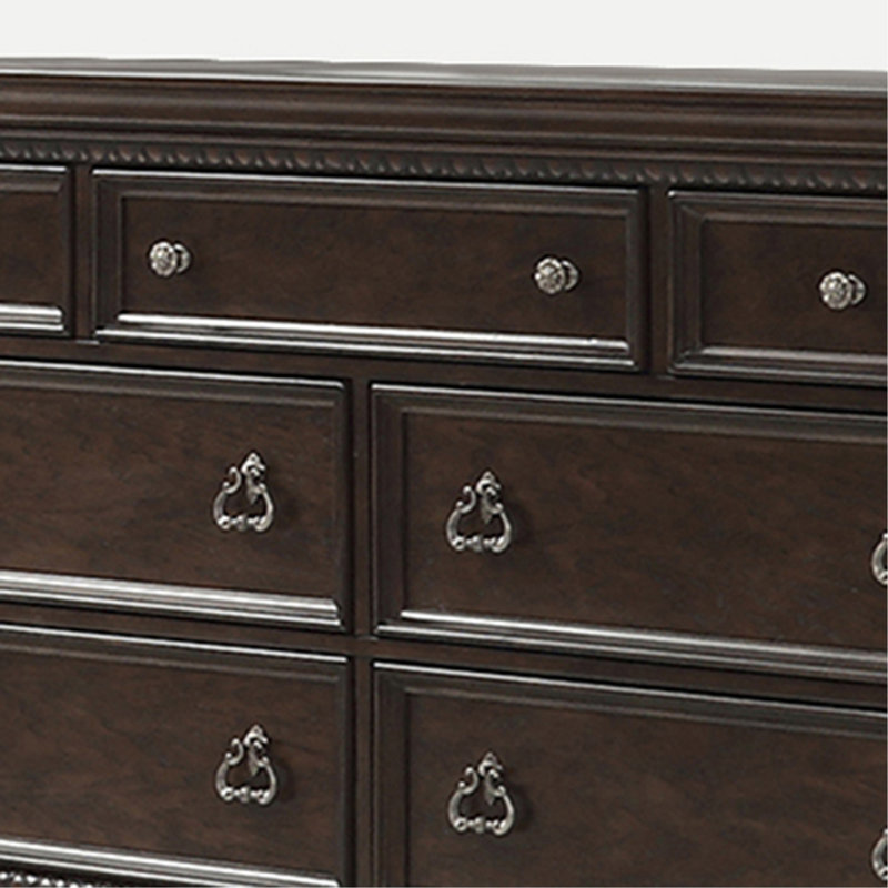 Commode 7 tiroirs en acajou avec beaucoup de rangement et un savoir-faire exquis