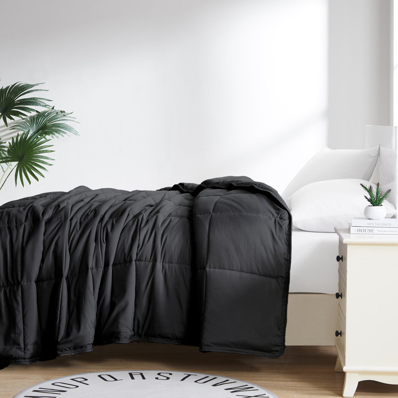 Vilano Springs ® Oversized Down Alternative Comforter with piped Edging and corner loops, Easy care, Queen Comforter, Black