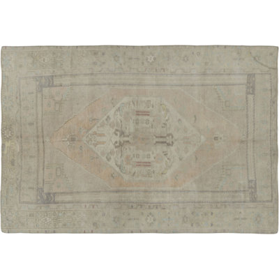 Tapis unique abricot / ivoire / brique Circa 4 pi 4 po x 6 pi 3 po Circa