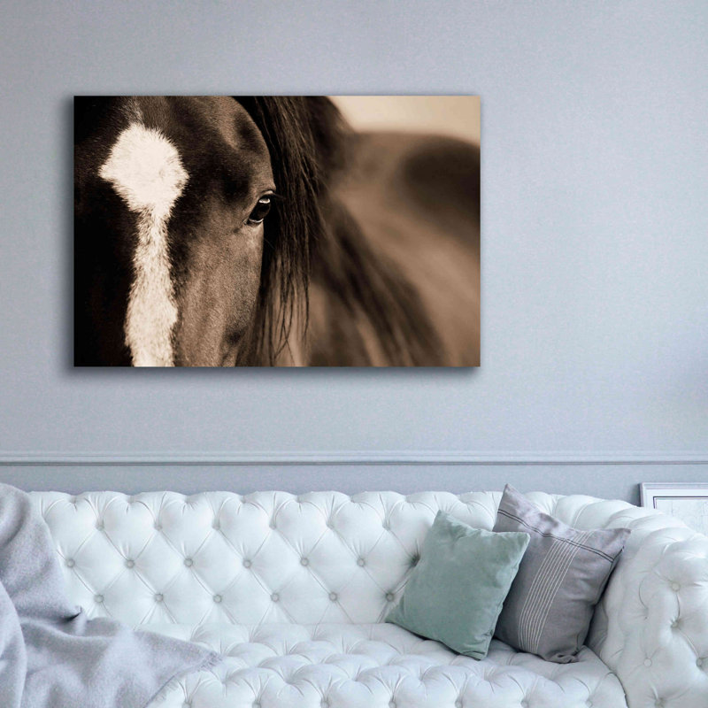 «Dark Eyes» par Lisa Dearing, estampe numérique sur toile, H 40 po x l 60 po x P 1,5 po