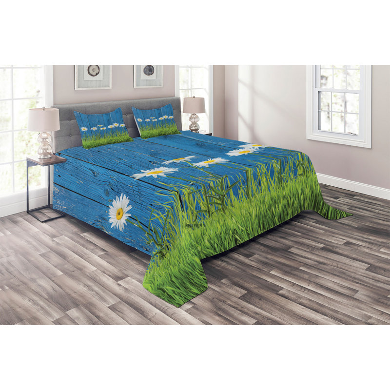 Flower Farmhouse / Country Polyester Coverlet, King Bedspread + 2 Shams