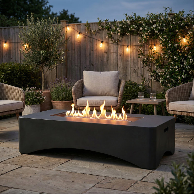 Table de foyer d'extérieur au propane 56 po, foyer d'extérieur rectangulaire au gaz 50 000 BTU, foyer d'extérieur minimaliste moderne pour terrasse de patio, foyer en béton avec couvercle imperméable, pierres de lave et siège de réservoir - Gris foncé