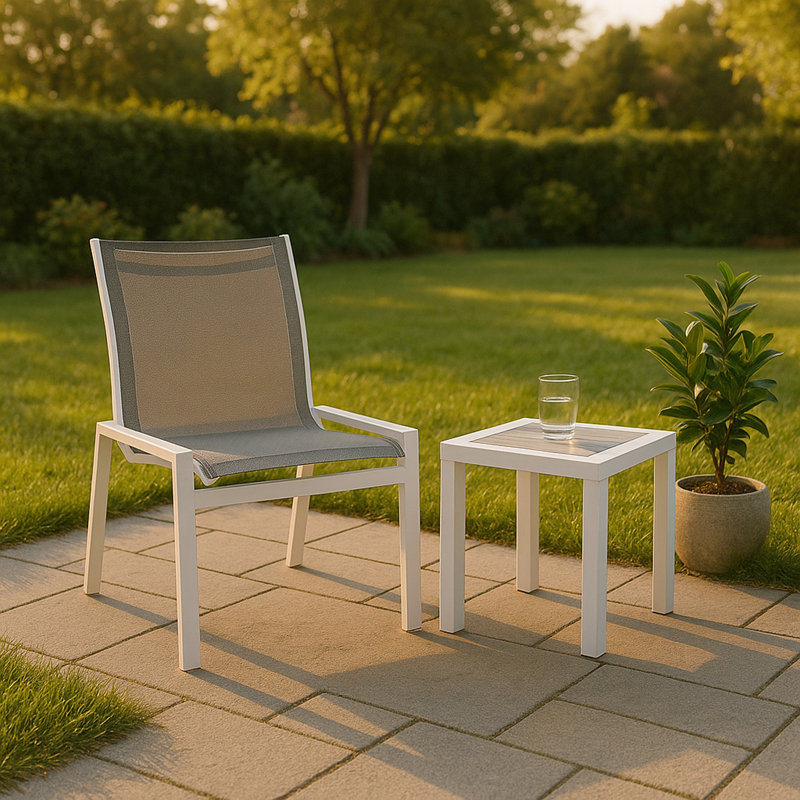 Chaise d'appoint de patio empilable Lajoy, Blanc, Gris