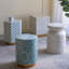 Table d'appoint hexagonale avec motif Capiz bleu et base dorée