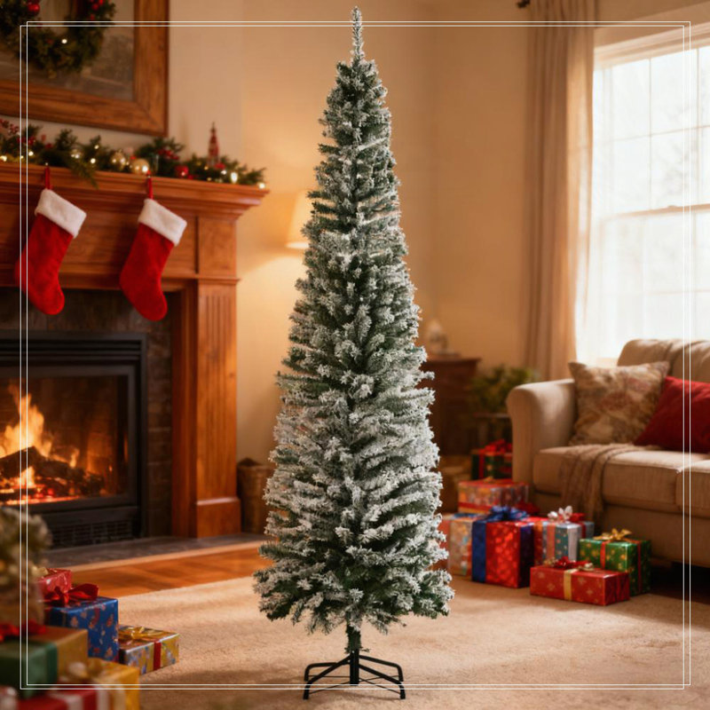 Arbre de Noël floqué avec fausse neige