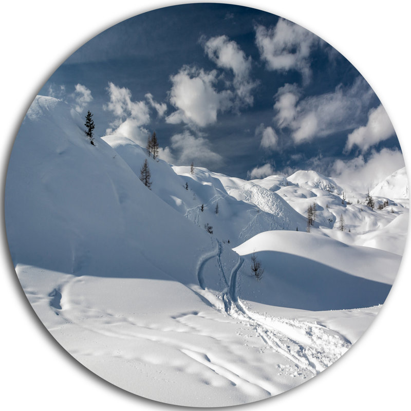 « ski tracks on a pente », reproduction de photo sur métal, H 38 po x l 38 po x P 1 po
