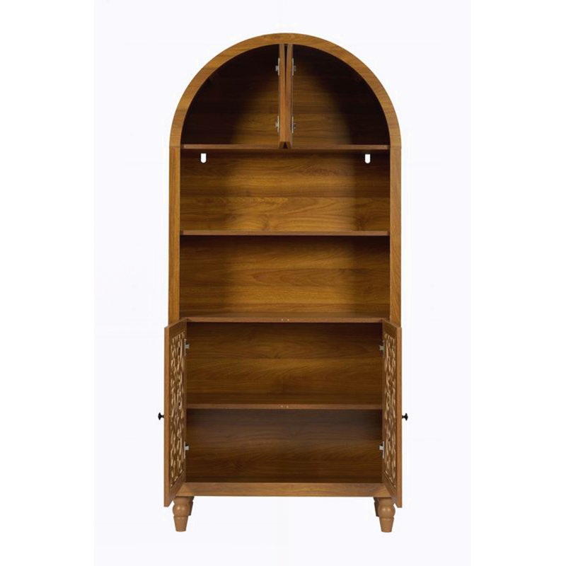 Armoire arquée en bois sculpté