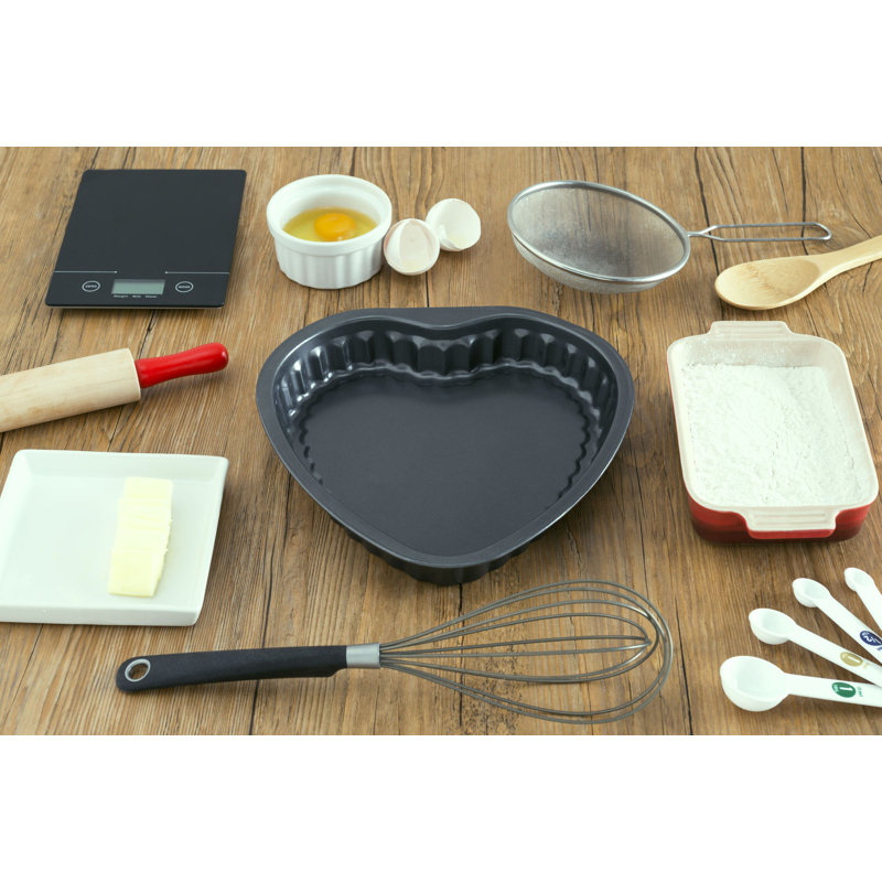 Home Basics Baker's Wave Classic Cake Pan