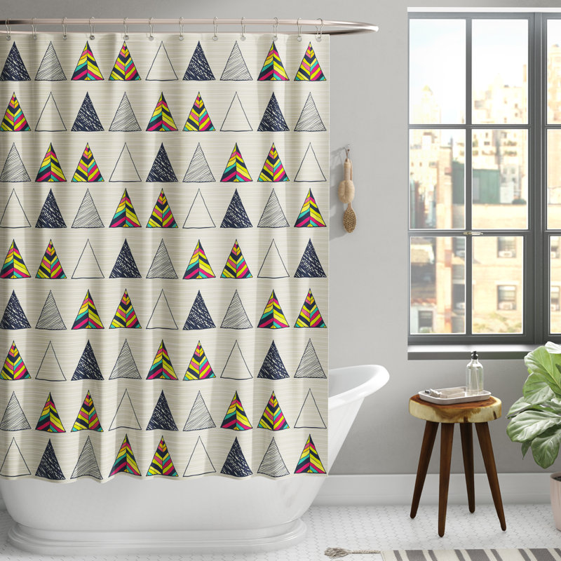 Rideau de douche triangle abstrait et crochets Benfer, l 69 po x L 75 po