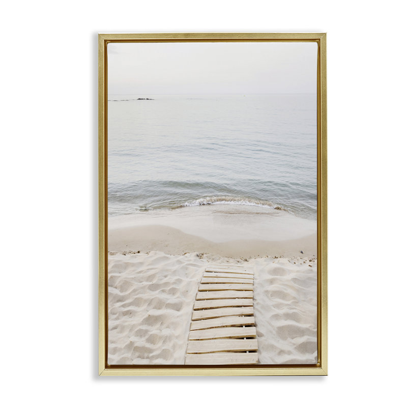 «Steps Toward Beach Shore», toile flottante encadrée par Sissi et Seb, Cadre flottant métallique doré, H 25 po x l 17 po