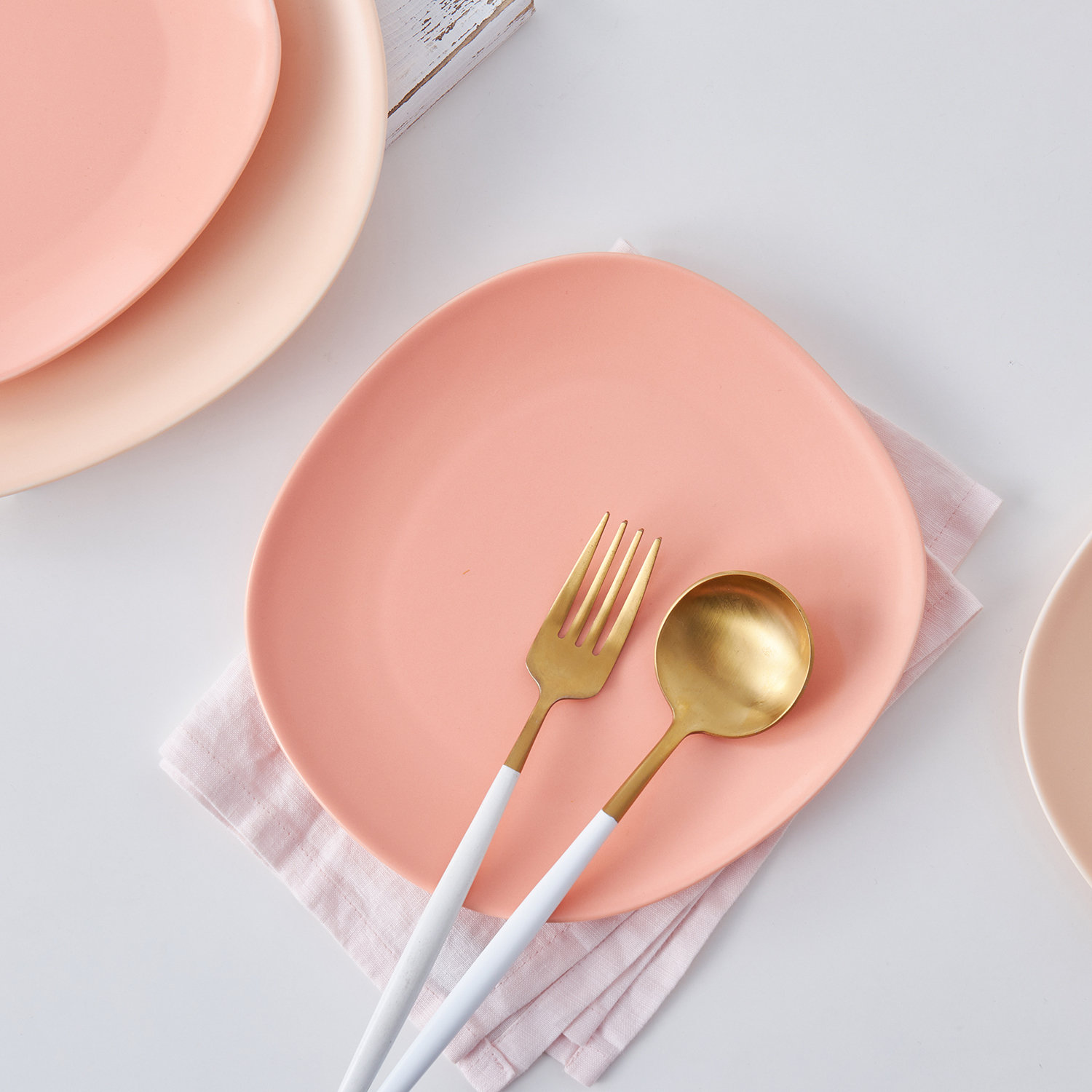Delilah 8" Porcelain Salad Plate, Peach