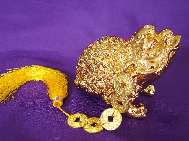 Figurine avec 7 pierres pour grenouille d’argent