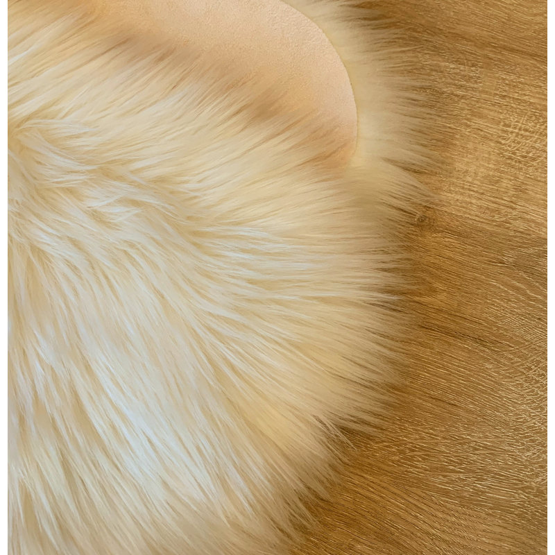 Mar Vista Faux Sheepskin Indoor Rug, Oval 5'6" x 7'6"