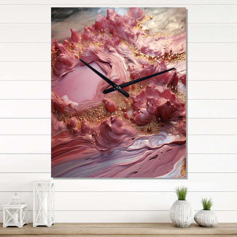 Horloge murale rose sur fond rose, Moyen