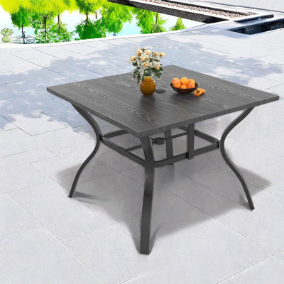 Grandes tables de patio en acier à grain de bois
