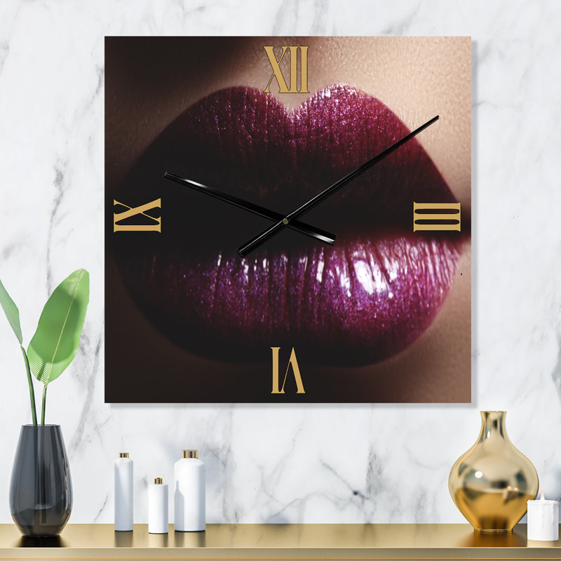 Gros plan sur une horloge murale, Grand