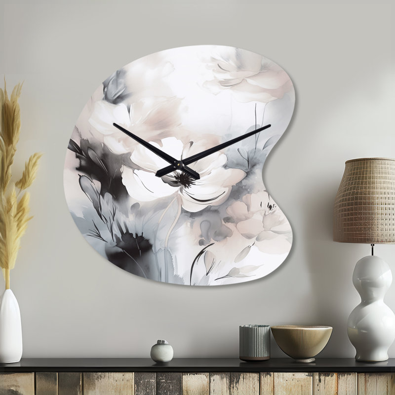 Fleurs grises délicates V - horloges asymétriques florales en métal, horloge murale, Petit